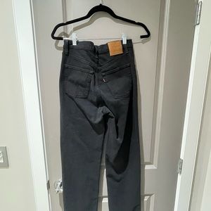 Levi’s Ribcage Straight Ankle Jeans